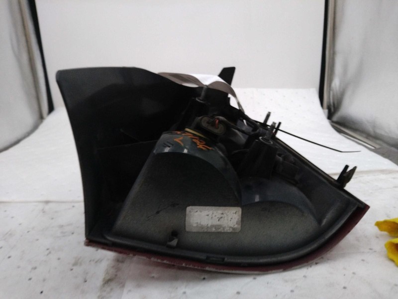 Used Left Tail Light Assembly fits: 2001 Lincoln & TOWN CAR quarter panel mounte