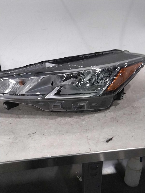 2021 Nissan Kicks Left Headlight Assembly Black 67K Miles OEM Used 718319