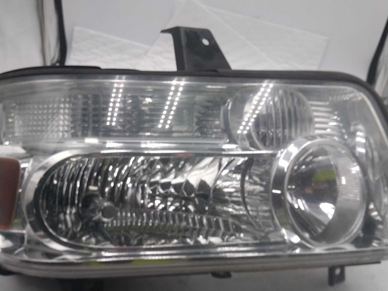 2005 INFINITI QX56 Right Headlight Assembly Silver OEM Used 290575 220K Miles