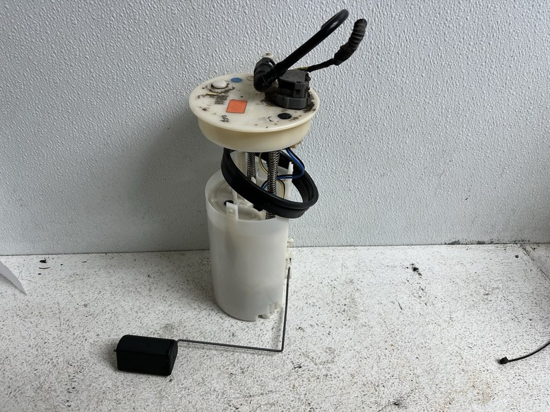 2006-2011 Honda Element 2.4 Fuel Pump w Sending Unit & Bracket Oem
