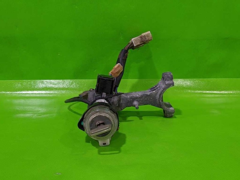 92-96 CAMRY IGNITION SWITCH CYLINDER HOUSING W/KEY OEM 4408-4