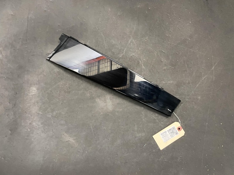 Rear Right Door Window Front Side Molding 2020 GMC Acadia 23100334 2017 - 2023