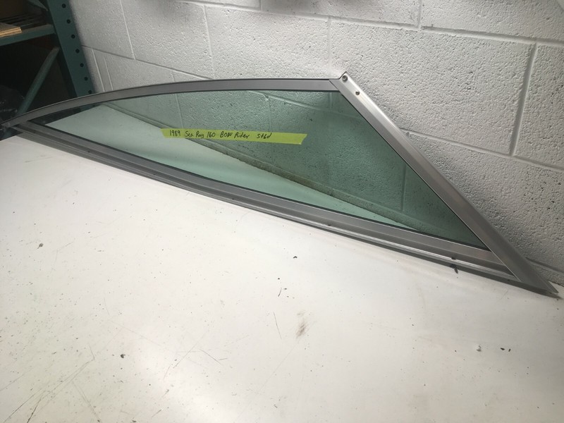 Z7 1989 Sea Ray 160 Boat Windshield Driver Starboard Right