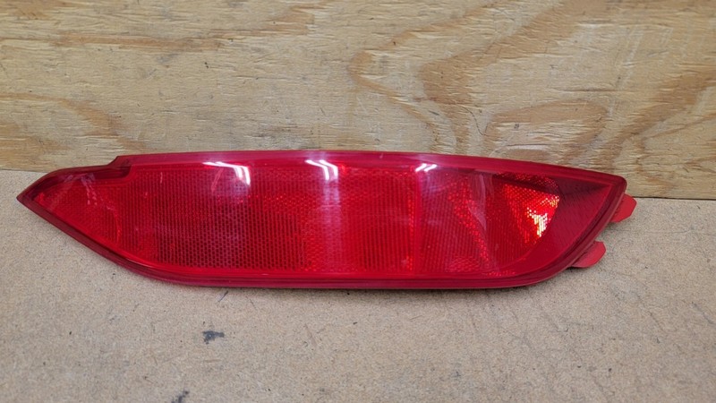 2016 - 2018 HYUNDAI TUCSON REAR BUMPER RIGHT RH SIDE TRIM REFLECTOR OEM