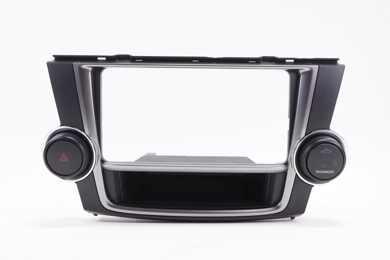 TOYOTA HIGHLANDER Center instrument Panel Bezel Dash OEM 2008 - 2013