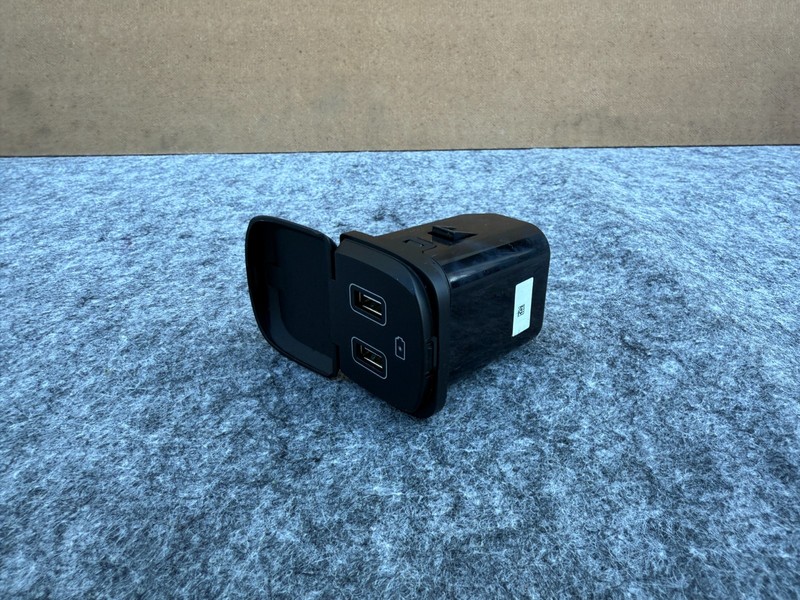 GENESIS GV80 2021-2025 OEM REAR CENTER CONSOLE USB PORT POWER OUTLET PLUG JACK