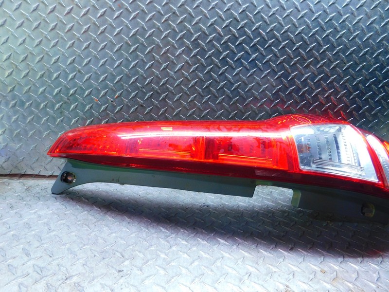 2007-2011 HONDA CR-V RIGHT PASSENGER REAR TAIL LIGHT LAMP