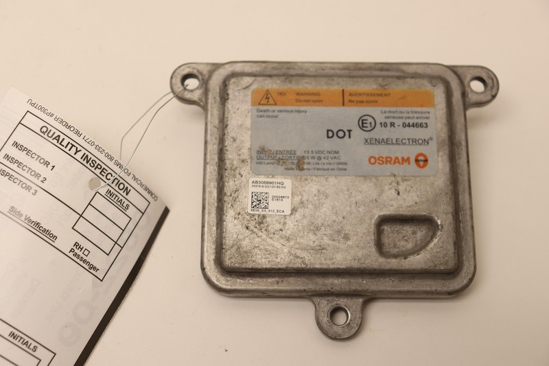 2021-2022 GMC YUKON HID BULB BALLAST CONTROL UNIT COMPUTER MODULE OEM