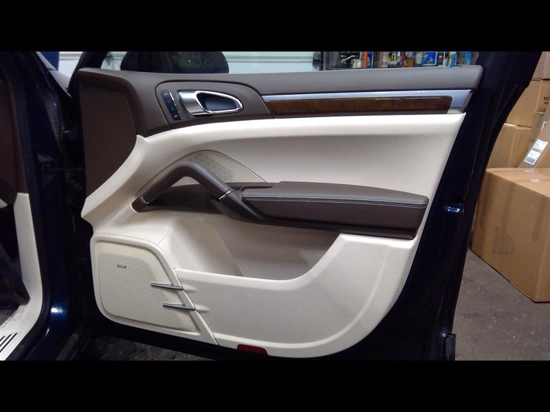 2011 CAYENNE Passenger Right Front Door Trim Panel 1575526