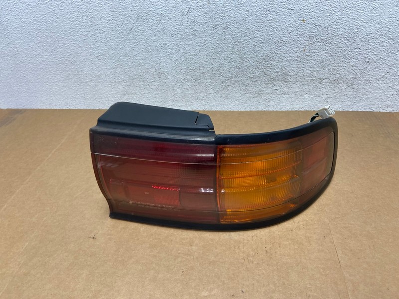 1992 1993 1994 Toyota Camry Right Passenger RH Side Tail Light OEM AE2914 LK