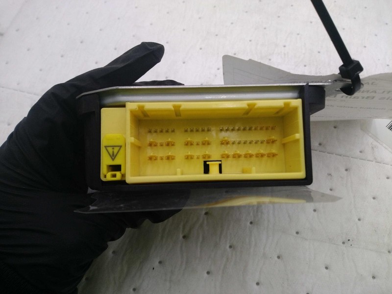 Used Air Bag Module fits: 2021 Mitsubishi Outlander sport Air Bag behind center
