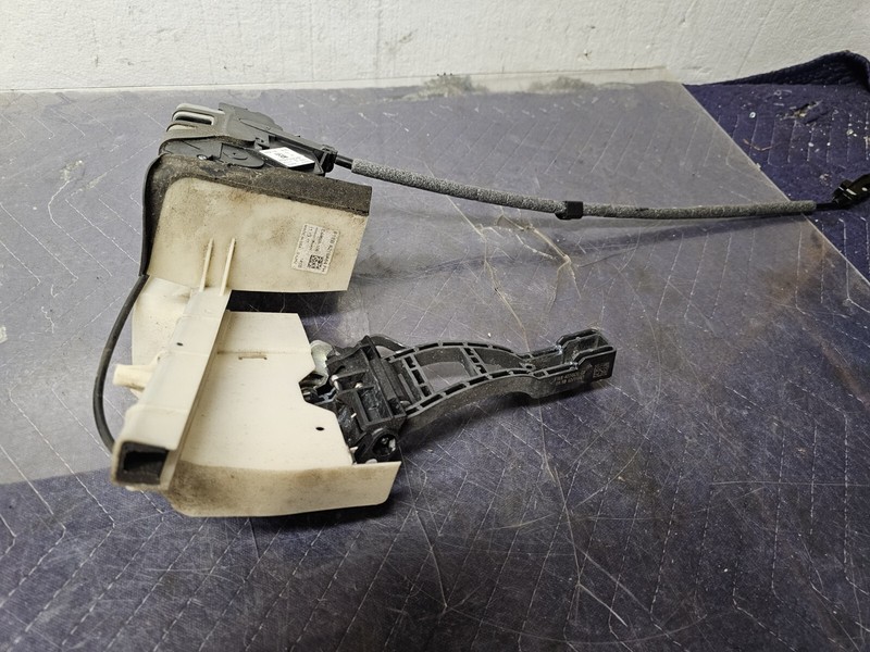 2012-2018 Ford Focus 4D Right Side Front Door Latch