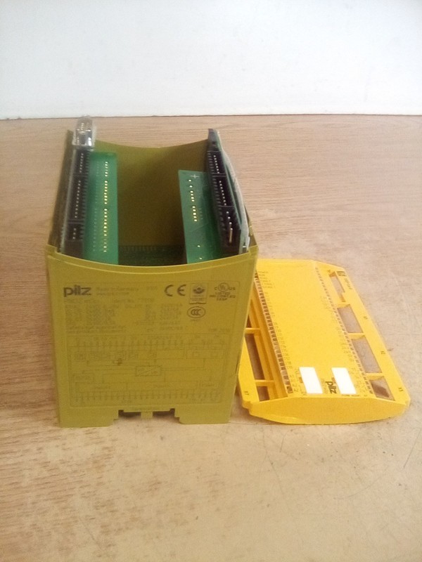Pilz PNOZMOP 7733110 Safety Relay "DAMAGED"