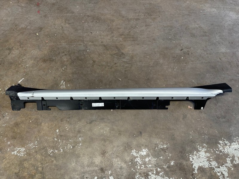 16-21 BMW X1 F48 LEFT DRIVER SIDE SKIRT ROCKER MOLDING PANEL OEM