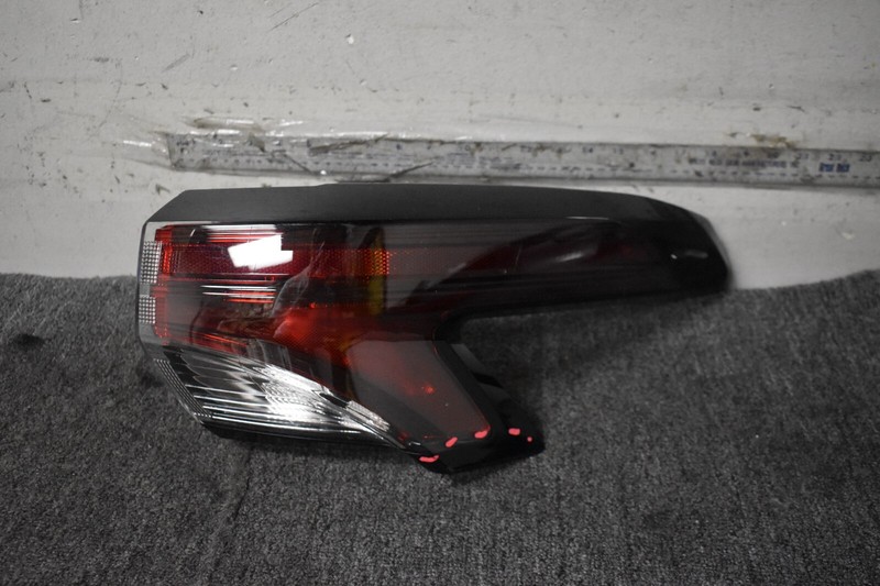 2021-2023 TOYOTA SIENNA TAIL LIGHT RIGHT SIDE FACTORY OEM