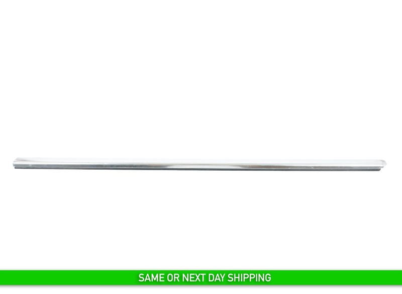 14 - 17 MASERATI QUATTROPORTE FRON LEFT DRIVER SIDE DOOR WINDOW BELT MOLDING OEM