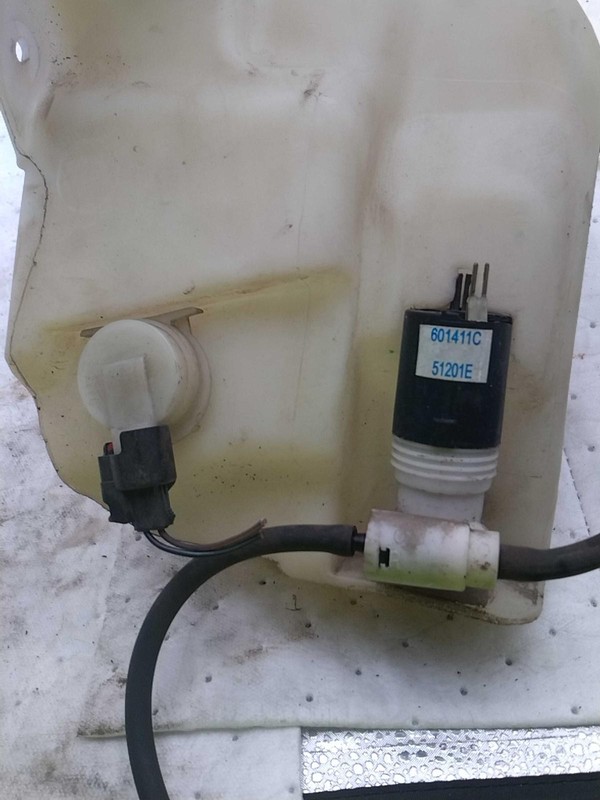 2006 Dodge Caravan Washer Fluid Reservoir OEM Grey 3.30L 201K Miles