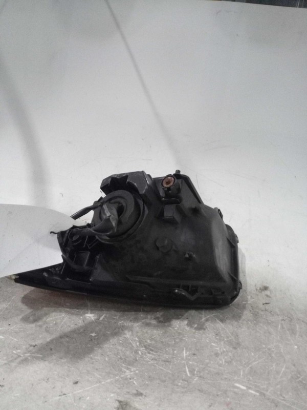 2004-2005 Toyota RAV4 Right Headlight Assembly OEM 114994 Minor Haze Cracks
