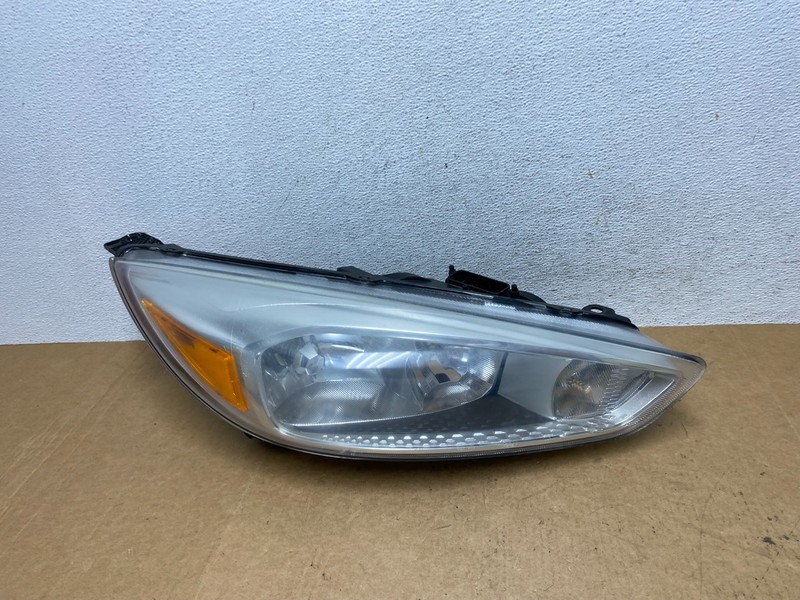 2015-2017 Ford Focus Right Passenger Rh Side Halogen Headlight Oem AE3064 DW