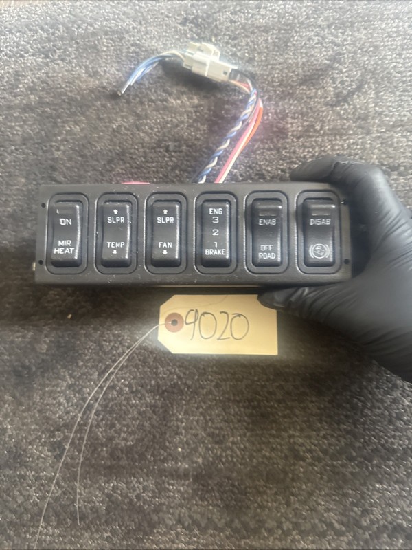 International Dash Control Switch- P/N: 3549776C5