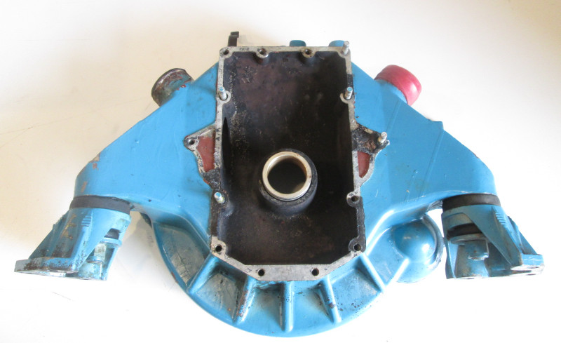 0979701 OMC Stringer 4 and 6 Cylinder Bell Adapter Housing 1972-1974 907733
