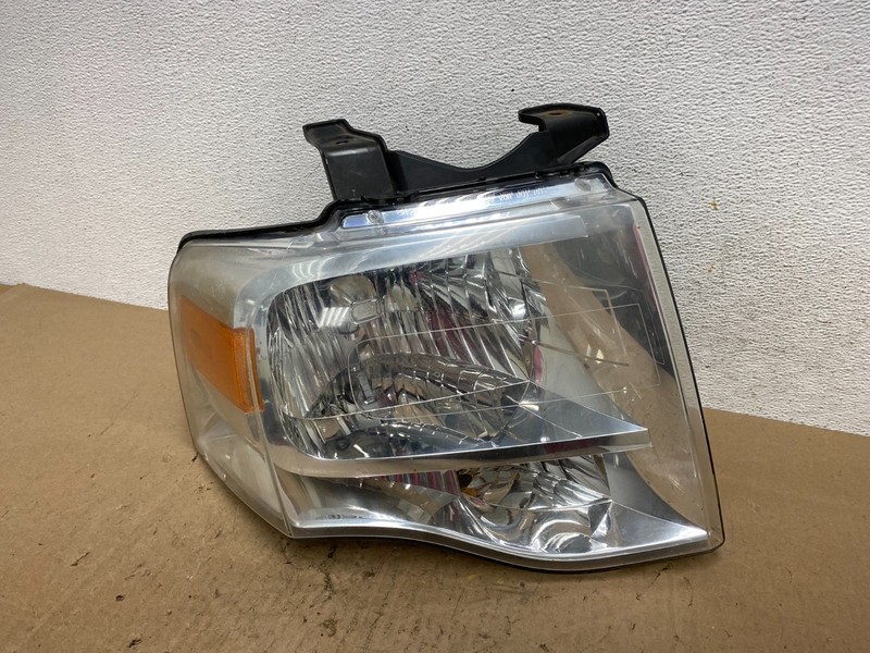 2007 to 2014 Ford Expedition Right Passenger RH side Headlight Halogen AE6604 DW