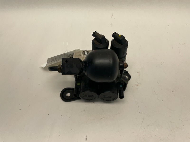 2000-2006 MERCEDES S55 W215 W220 R230 REAR ABC SUSPENSION VALVE BLOCK 2203200358