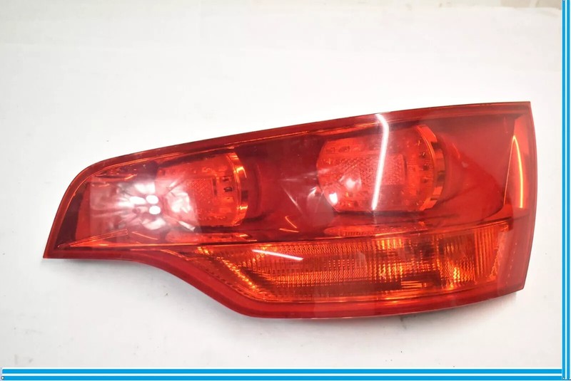 07-09 Audi Q7 Right Passenger Side Taillight Tail Light Lamp OEM