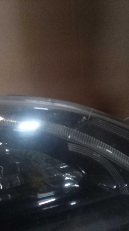 2013 Chrysler 200 Right Headlight Assembly Black Used Deep Scratches 485295