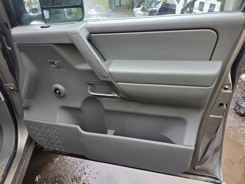 2005-2006 Nissan Titan Front Gray Door Panel Assembly Tested Oem