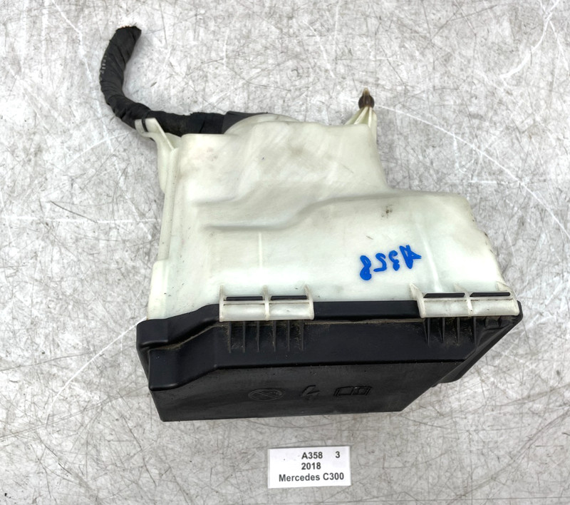 ✅ 15-18 OEM Mercedes C300 C43 C63 A205 W205 Engine Bay Relay Fuse Box