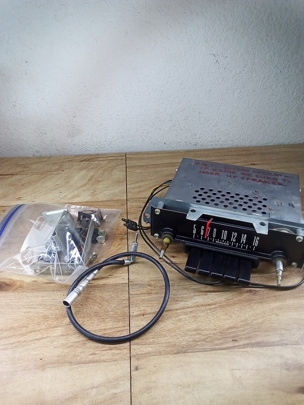 Vintage FoMoCo 8TPF-203386 Philco Am Push Button Radio *See Desc*