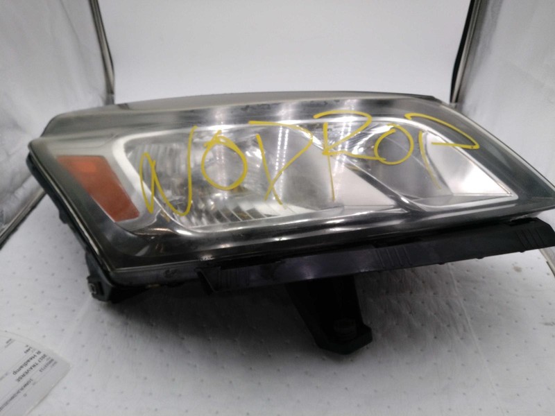 Used Right Headlight Assembly fits: 2017 Chevrolet Traverse Right Grade C