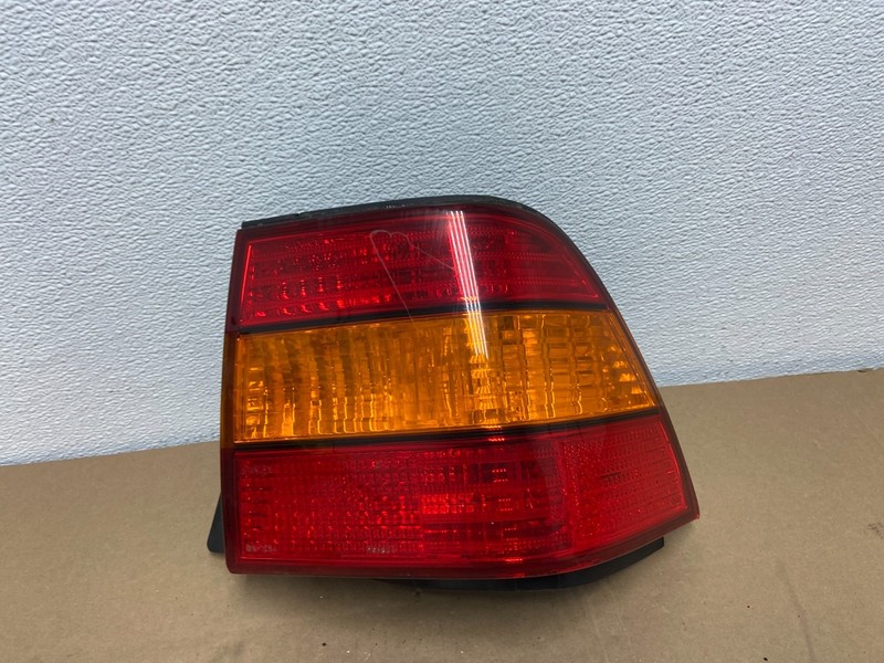 1998 1999 2000 Lexus LS400 Right Passenger RH Side Tail Light OEM AB6352 DW