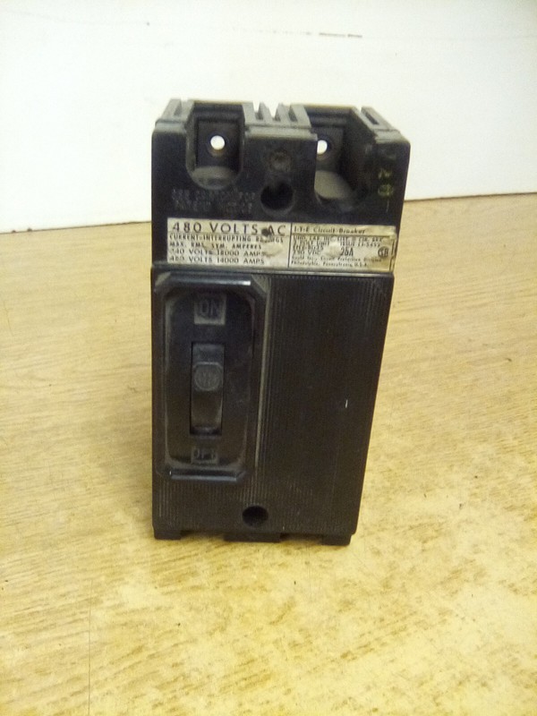 ITE EE2-B025 25 AMP 2 Pole Circuit Breaker "BROKEN CORNER"