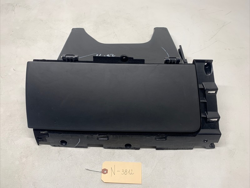 Tesla Model S Glove Box Storage glovebox 1009475-00-C 3812 U12