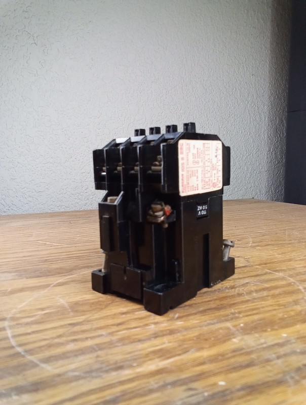 CEM I0S 8 Contactor