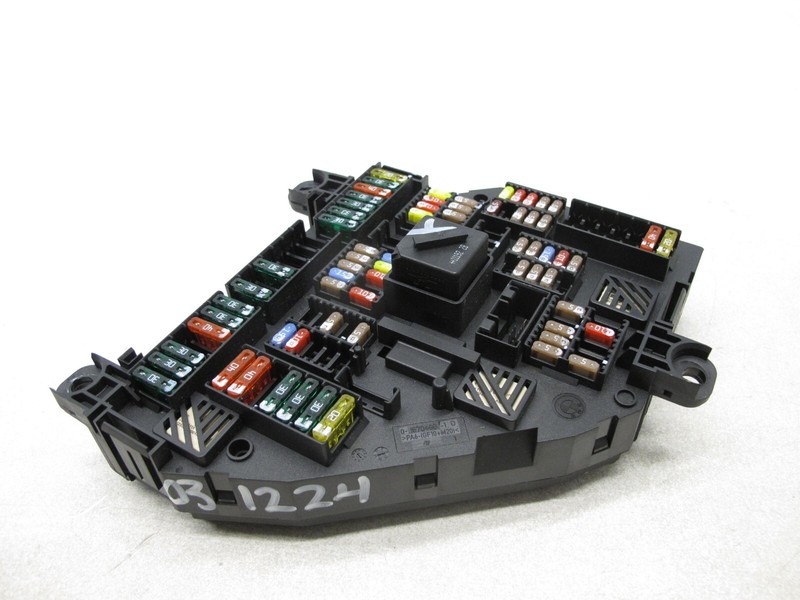11-12 BMW F10 535i 550i xDRIVE FUSE RELAY JUNCTION MODULE FUSEBOX OEM 031224