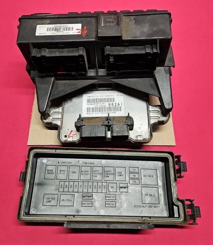 2005 Jeep Grand Cherokee 5.7L V8 Hemi Integrated Power Fuse Box & Module TIPM