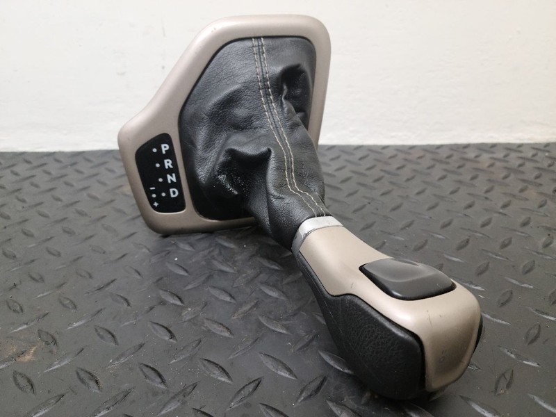 14-18 Jeep Cherokee Gear Shifter Knob W/ Boot Assembly OEM 5YD291X9AB