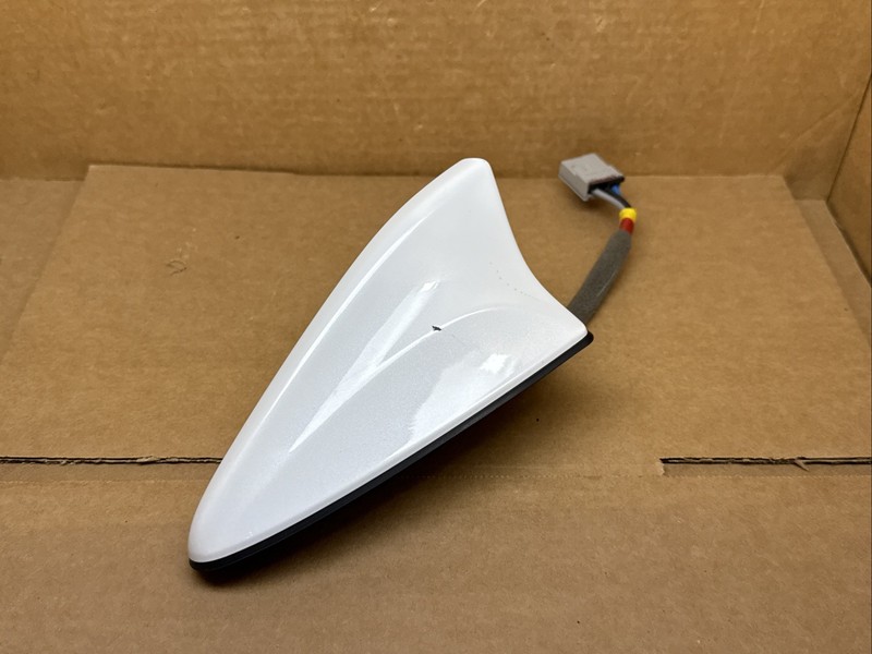 2016-2018 Kia Sorento Roof Radio Shark Fin Antenna White OEM 96210-C6100