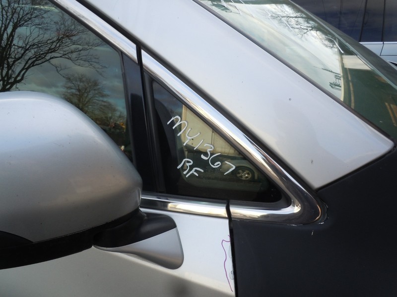 2011-2017 Nissan Quest Front Windshield Pillar Vent Glass Passenger Right RH OEM