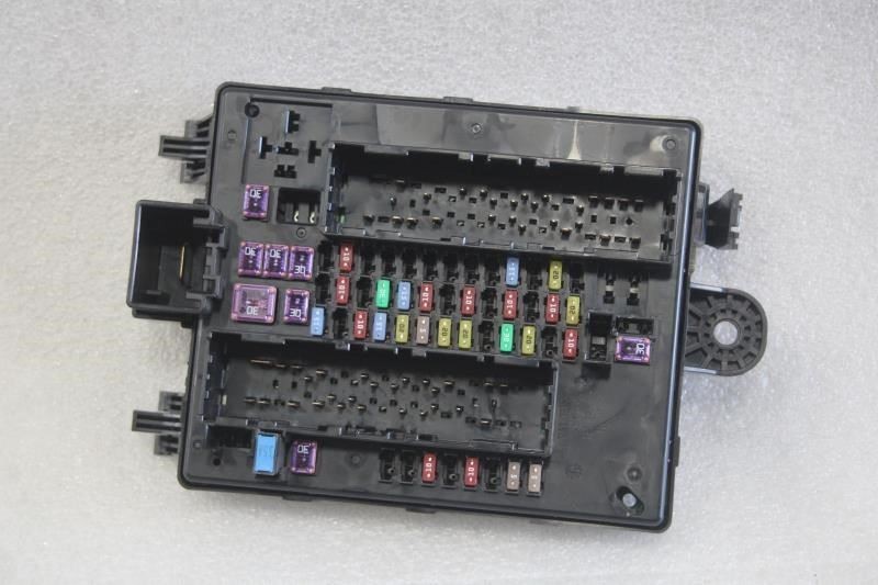 2021 2022 2023 CADILLAC XT5 TRUNK FUSE RELAY BOX 84721427