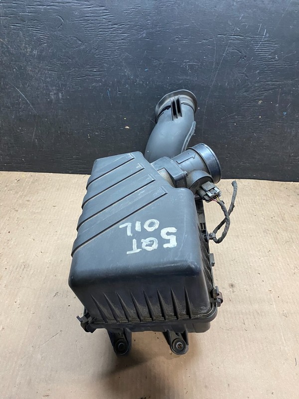 2009 to 2011 Kia Borrego Air Cleaner Filter Box j0625 PS