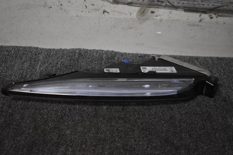 2019-2021 PORSCHE MACAN RIGHT SIDE DAYTIME RUNNING LIGHT FACTORY OEM