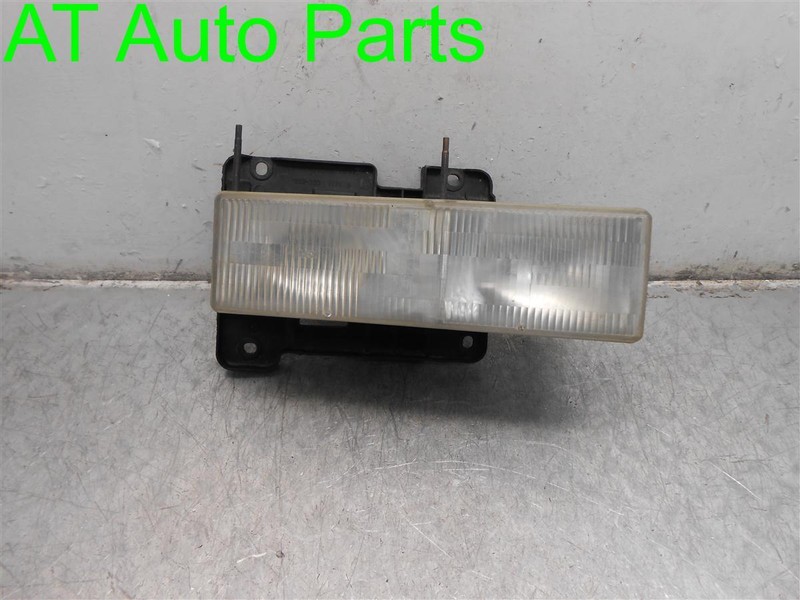 92-99 SUBURBAN 1500 2500 YUKON PASSENGER RIGHT HEADLIGHT OEM 114-02704R