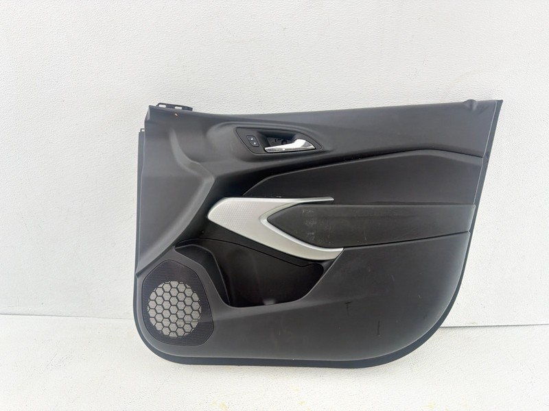24-25 CHEVY TRAX FRONT RIGHT DOOR INTERIOR TRIM PANEL CARD W/ WINDOW SWITCH