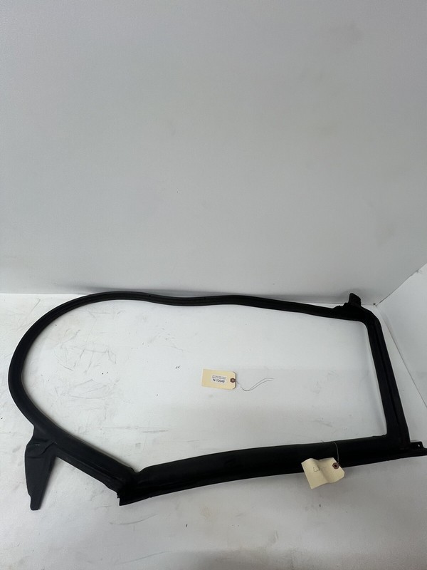 17-23 TESLA MODEL 3 REAR LEFT DOOR SEAL RUBBER WEATHERSTRIP STRIP 12049 U2