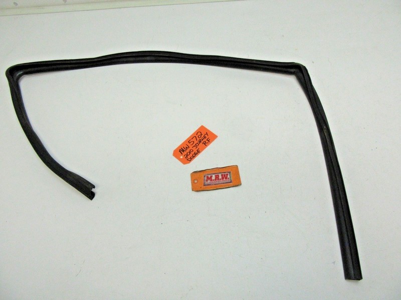 RIGHT FRONT DOOR PANEL GLASS WINDOW RUBBER SEAL RUN CHANNEL WEATHER STRIP R RF