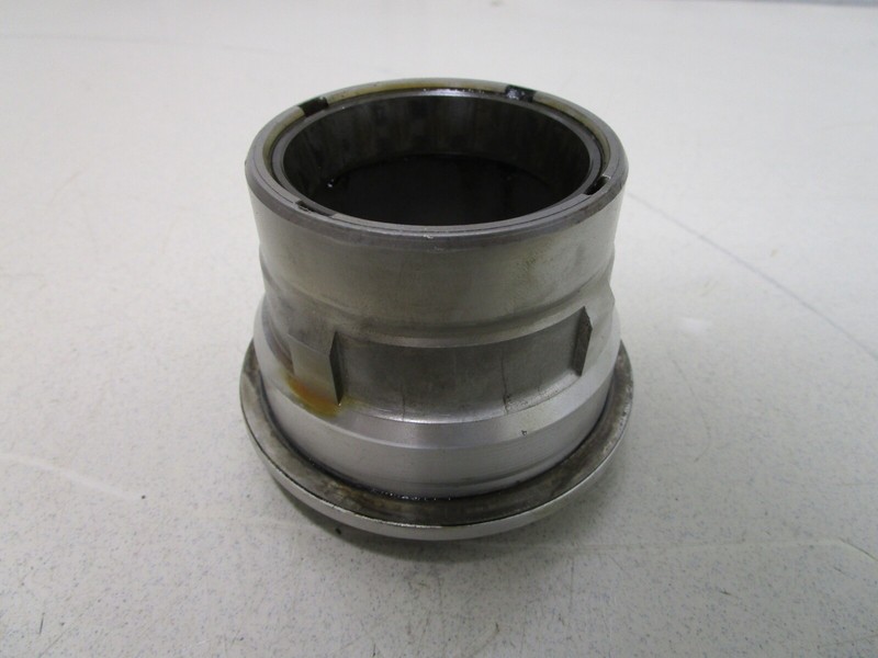 0911750 911750 OMC Cobra Evinrude Johnson Pinion Bearing Carrier